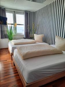 Easy Stay Residence客房内的一张或多张床位