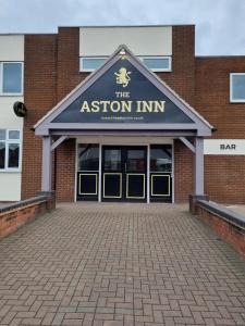 伯明翰The Aston Inn的砖楼灰顿旅馆入口