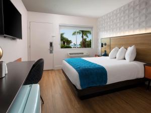 圣特巴巴拉6汽车旅馆 - 海滩客房内的一张或多张床位