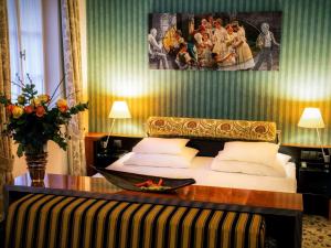 美居维也纳毕德迈亚大酒店客房内的一张或多张床位