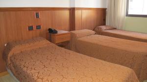 佩德拉萨酒店客房内的一张或多张床位
