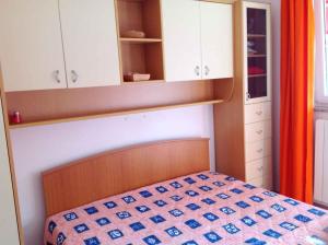 Apartment in Risika/Insel Krk 27687客房内的一张或多张床位