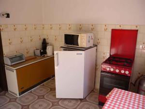 Holiday home in Zanka/Balaton 19618的厨房或小厨房