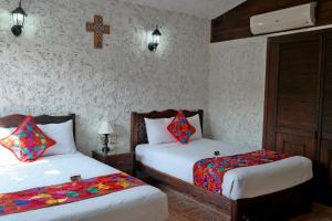 Camino Mexicano Hotel & Resort客房内的一张或多张床位