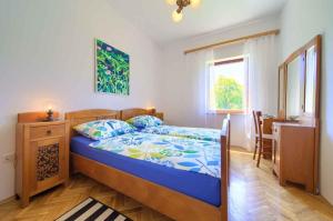 Apartment in Vrbnik/Insel Krk 35995客房内的一张或多张床位