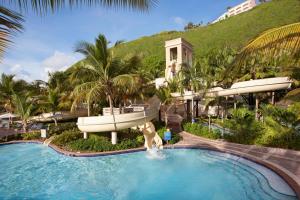 El Conquistador Resort - Puerto Rico内部或周边的泳池