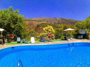 特雷韦莱斯Bungalow Deluxe Mulhacén的山景游泳池