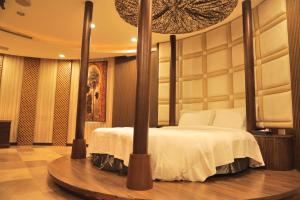 永康OHYA Chain Boutique Motel-Yongkang的一间卧室,卧室内配有一张大床