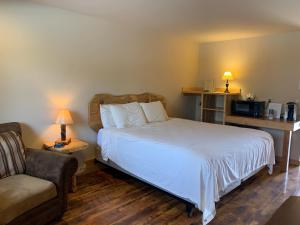 Methow River Lodge客房内的一张或多张床位