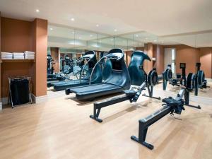 伦敦希思罗机场美居酒店的健身中心和/或健身设施