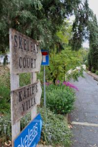 皮斯索里skeleas 10的滑冰场和凯茨村的标志