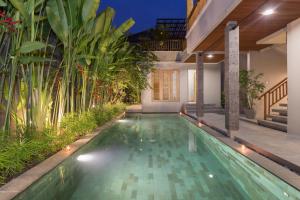 Villa Daun 2 Canggu by Premier Hospitality Asia内部或周边的泳池