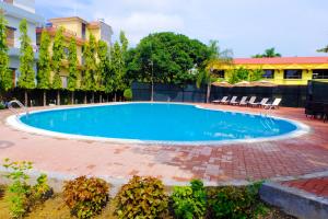 Hotel Nirvana by Luxury International内部或周边的泳池