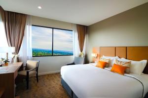 Grand Fortune Hotel Nakhon Si Thammarat客房内的一张或多张床位