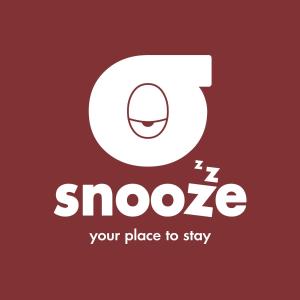 雅典Snooze H的带有微笑的脸的b封信,文本选择你的住宿地点