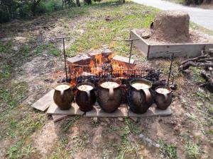 伊洛克Izvor的火上堆着的锅碗瓢盆