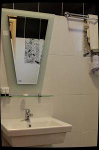 菲迪亚斯酒店的一间浴室