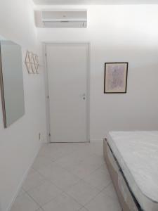 Bilocale in Residence con Piscina"客房内的一张或多张床位