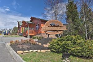 鸽子谷Rustic Pigeon Forge Cabin with Hot Tub Near Town!的相册照片