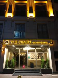 伊斯坦布尔The Charm Hotel - Old City的一座建筑,上面有读到禅宗旧城房子的标志