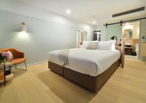 Sudima Auckland City客房内的一张或多张床位