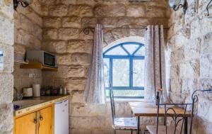 Alon Bagalil的厨房或小厨房