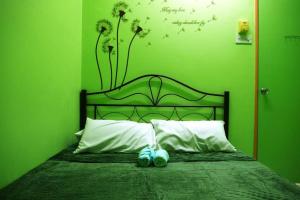 Colourful homestay - (near jeti sky mirror)客房内的一张或多张床位