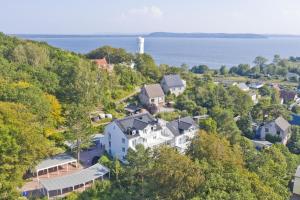 LietzowFerienwohnung mit Balkon, Kamin und Sauna - Ferienresidenz Zwei Bodden FeWo 2-9的相册照片