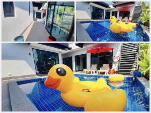 Ban SahakhamPudpichaya Pool Villa的一个带橡皮鸭充气泳池玩具的游泳池