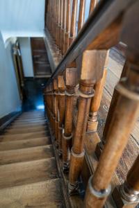 Godinne勒里士满酒店的建筑中木柱木楼梯