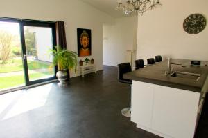 VijfhuizenBungalow between Haarlem and Amsterdam with a large bubble bath的相册照片