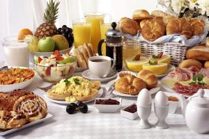 Hotel Fabulous - Delhi International Airport提供给客人的早餐选择