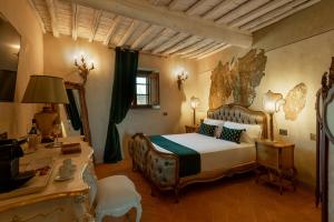 Il Miraggio in Val d'Orcia Relais & Spa客房内的一张或多张床位