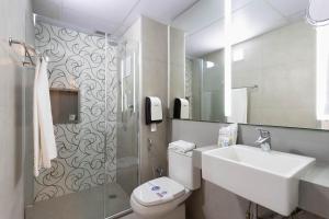 圣保罗皮涅罗斯美居酒店的一间浴室
