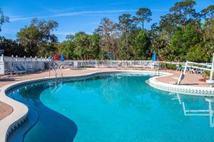 奥兰多钻石度假酒店赤脚度假别墅的蓝色海水度假村的游泳池