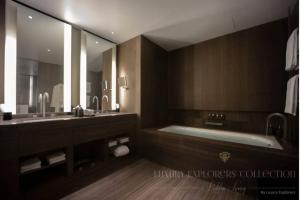 1BR Apartment at Armani Hotel Residence by Luxury Explorers Collection的一间浴室