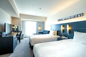 大阪日航国际酒店客房内的一张或多张床位