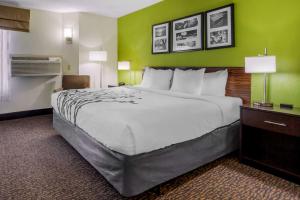 Sleep Inn By Choice Hotels客房内的一张或多张床位