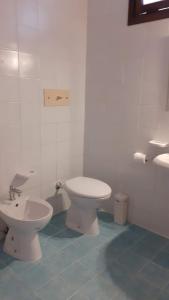 Bahari Beachfront Aparthotel Selinunte的一间浴室