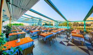 Miarosa Kemer Beach餐厅或其他用餐的地方