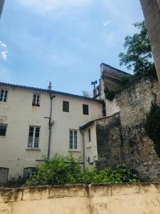 阿维尼翁Palais des Papes - Spacious Historic Apartment in Private Mansion ! Free PARKING Nearby ! Spacieux Appartement Historique dans Hôtel Particulier ! PARKING à proximité Offert !的相册照片