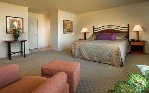 熊湖沃德马克公寓式酒店客房内的一张或多张床位