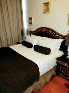 Room in Lodge - Owu Crown Hotel, Ibadan客房内的一张或多张床位