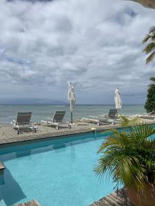 Coco Beach Marie-Galante内部或周边的泳池