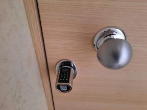 德罗Dro Suite的门,门扣和钥匙控制