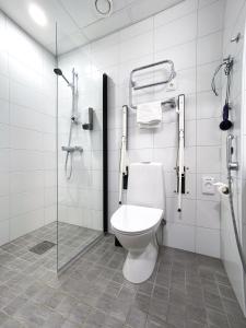 Hotelli Loimu的一间浴室