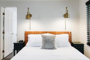 索诺玛贝斯特盖斯特简易别墅旅馆客房内的一张或多张床位