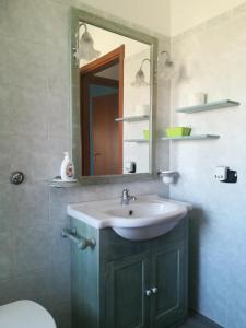 Romanina Appartamento Giuland的一间浴室