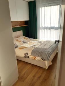 Apartament Nadmorskie Tarasy z widokiem na morze客房内的一张或多张床位