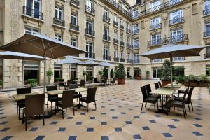 巴黎香榭丽舍辉盛阁国际公寓餐厅或其他用餐的地方